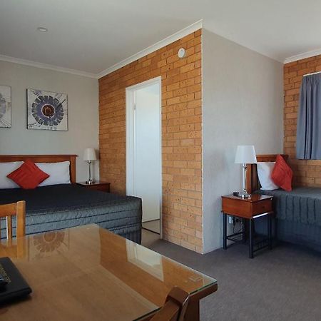Centrepoint Motel Deniliquin Bagian luar foto