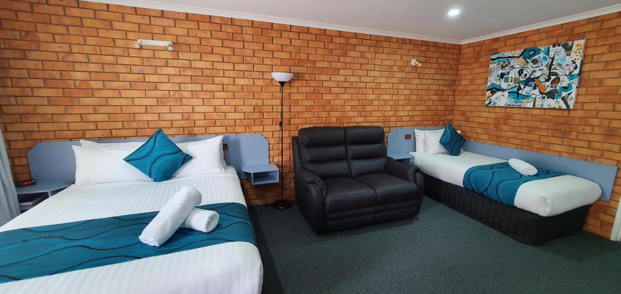 Centrepoint Motel Deniliquin Bagian luar foto