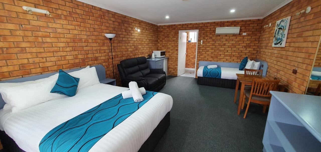 Centrepoint Motel Deniliquin Bagian luar foto