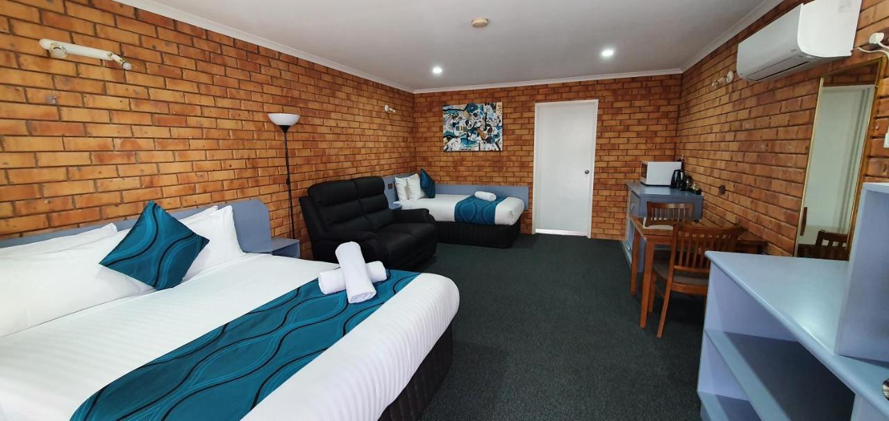 Centrepoint Motel Deniliquin Bagian luar foto