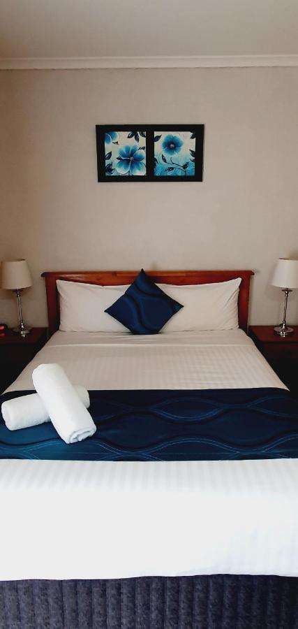 Centrepoint Motel Deniliquin Bagian luar foto