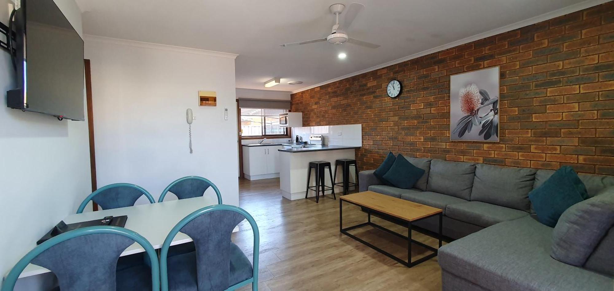 Centrepoint Motel Deniliquin Bagian luar foto