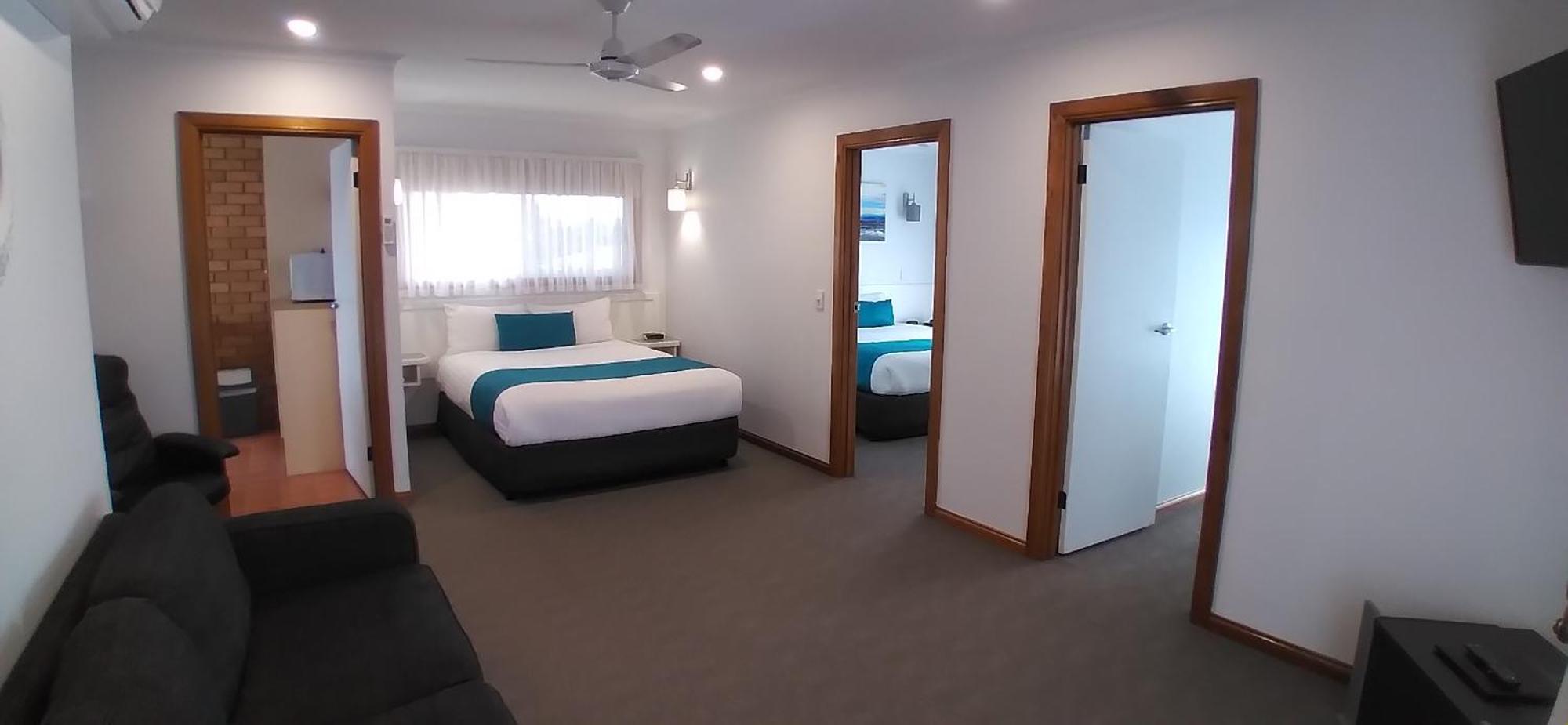 Centrepoint Motel Deniliquin Bagian luar foto