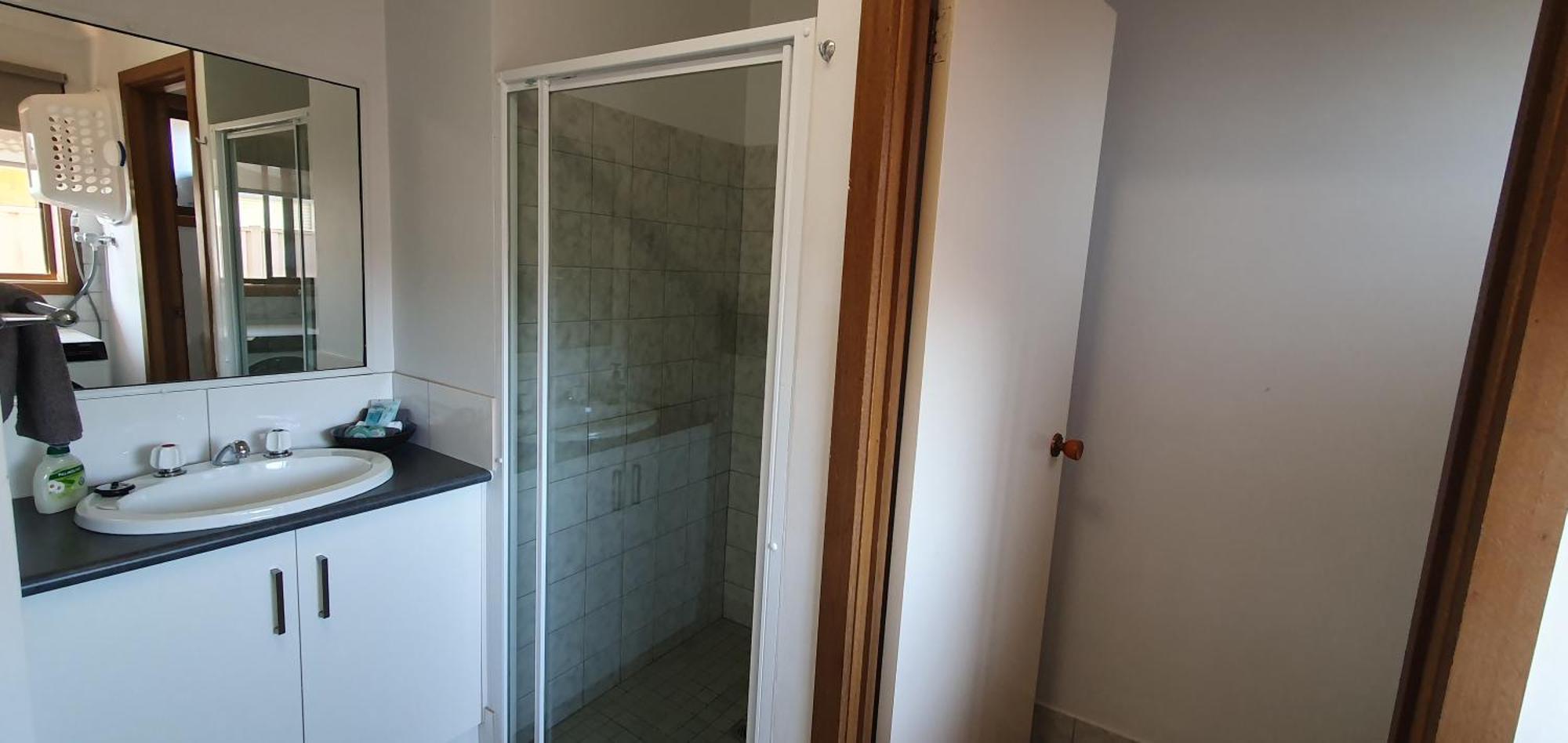 Centrepoint Motel Deniliquin Bagian luar foto
