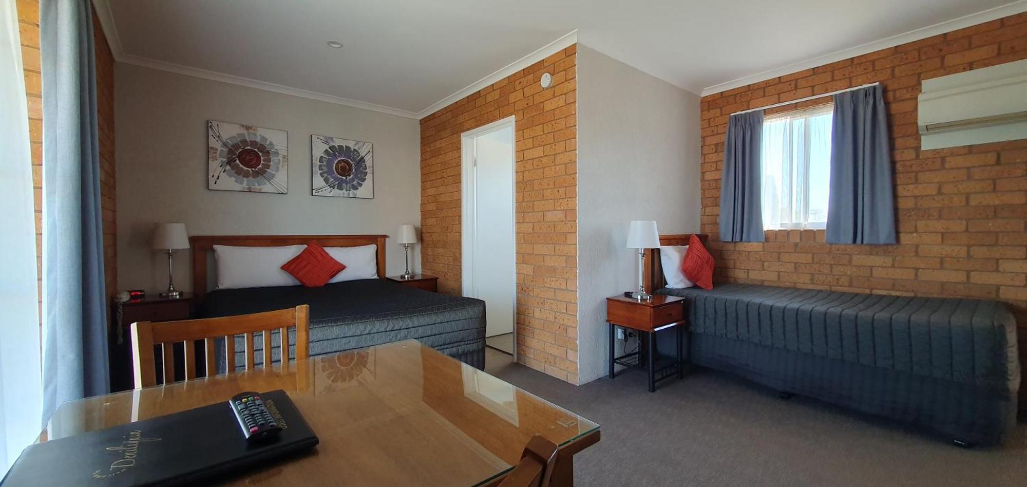 Centrepoint Motel Deniliquin Bagian luar foto