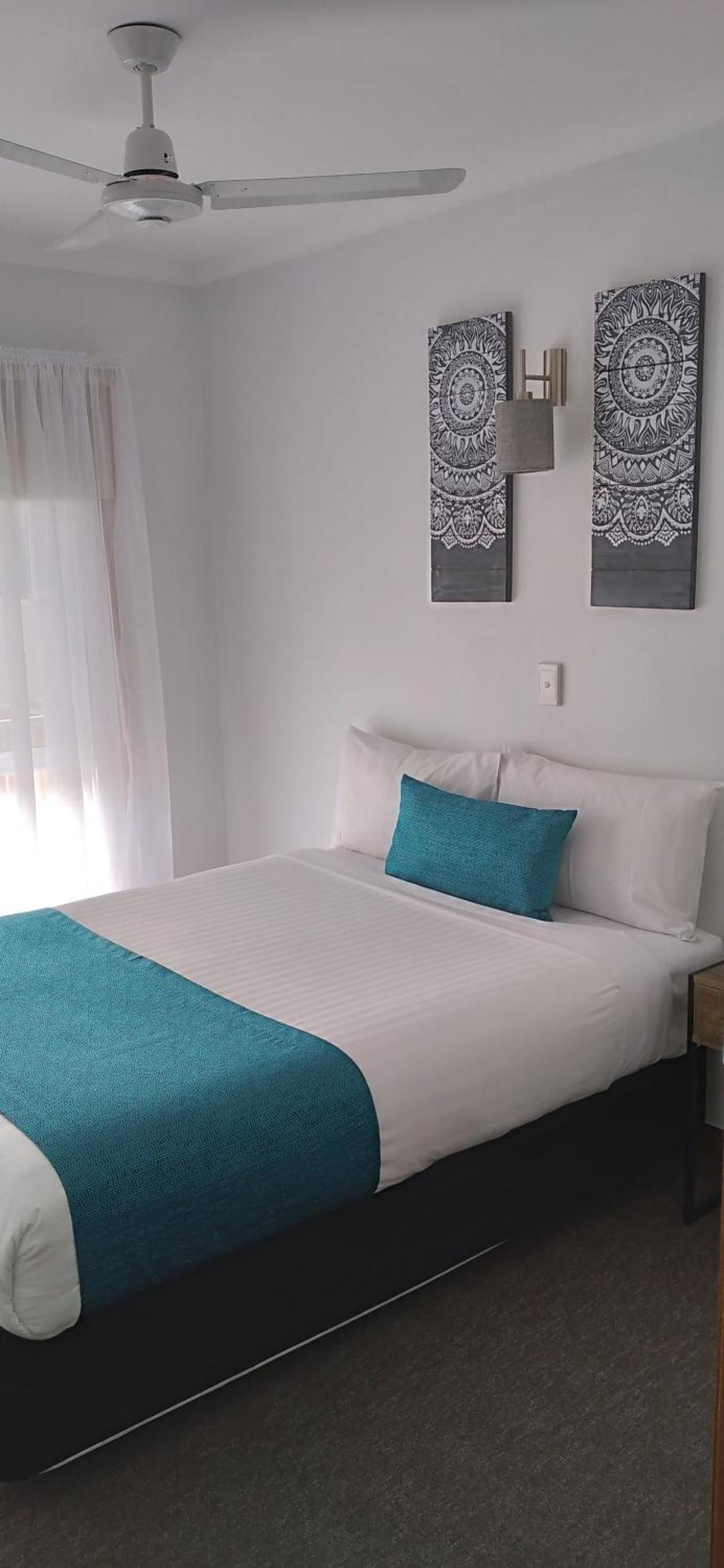 Centrepoint Motel Deniliquin Bagian luar foto