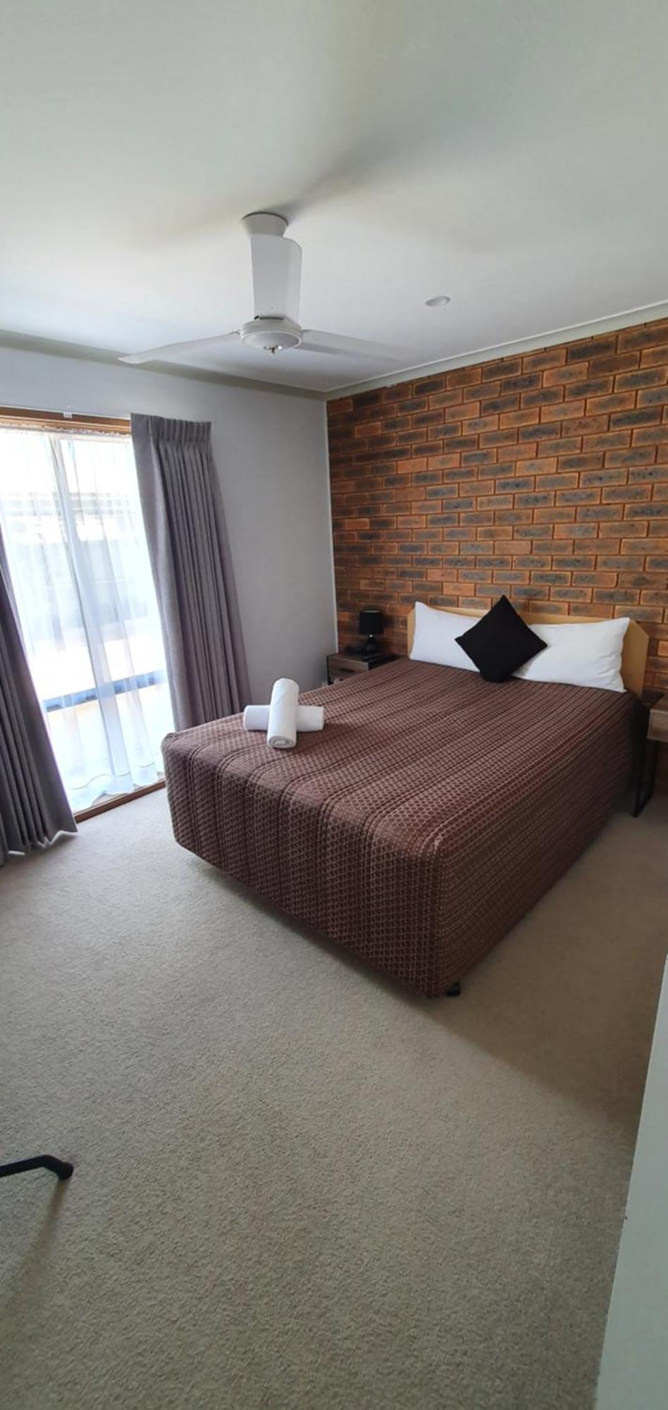 Centrepoint Motel Deniliquin Bagian luar foto