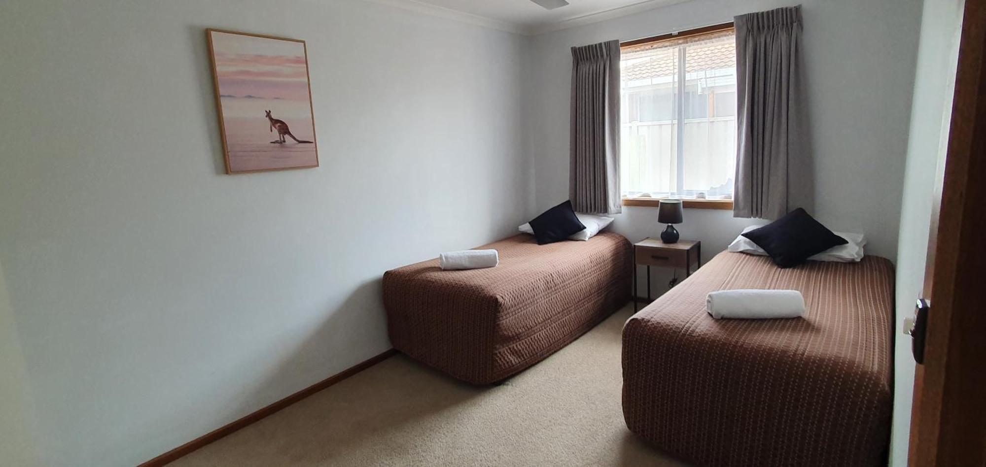 Centrepoint Motel Deniliquin Bagian luar foto