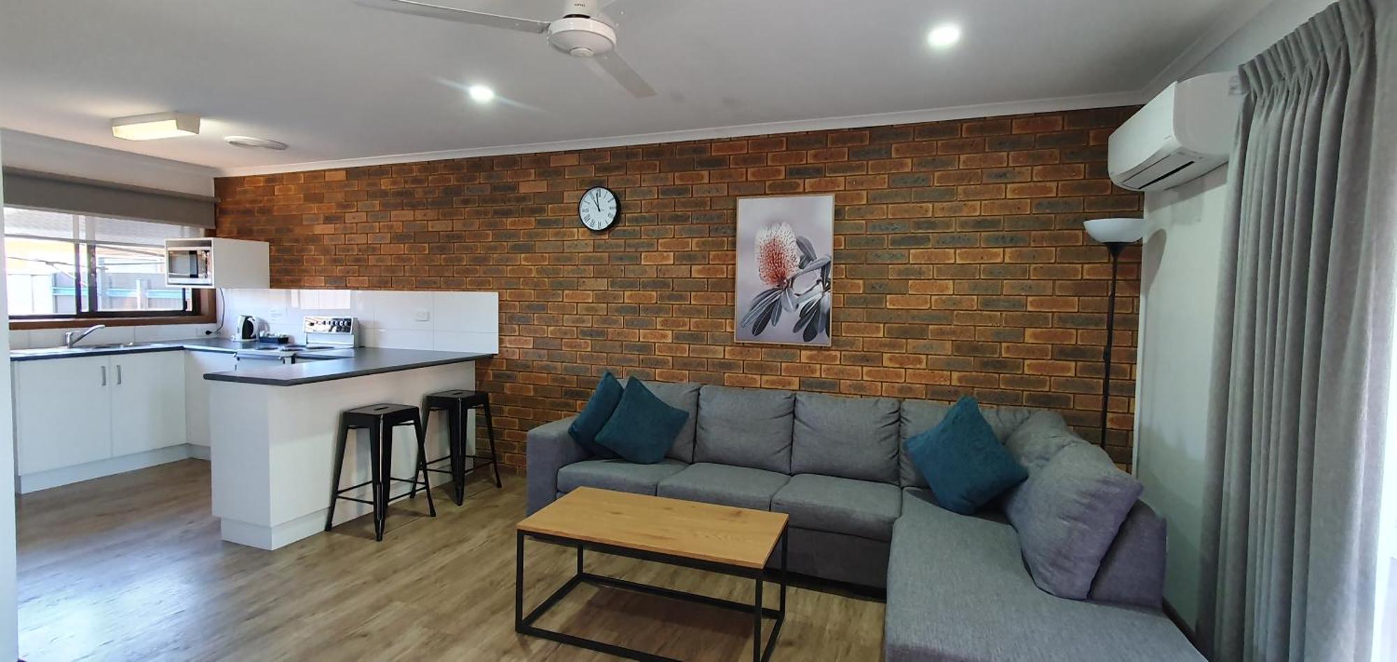Centrepoint Motel Deniliquin Bagian luar foto