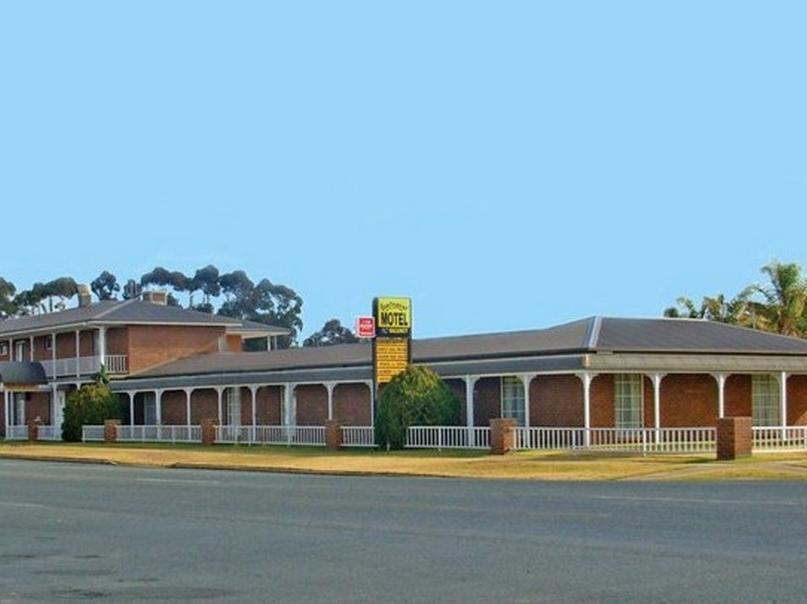 Centrepoint Motel Deniliquin Bagian luar foto