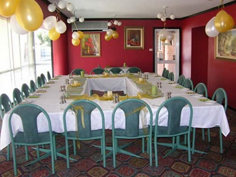 Centrepoint Motel Deniliquin Bagian luar foto