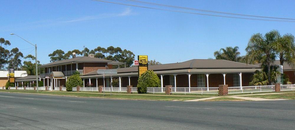 Centrepoint Motel Deniliquin Bagian luar foto