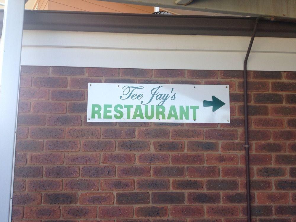 Centrepoint Motel Deniliquin Bagian luar foto