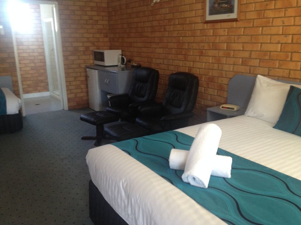 Centrepoint Motel Deniliquin Bagian luar foto