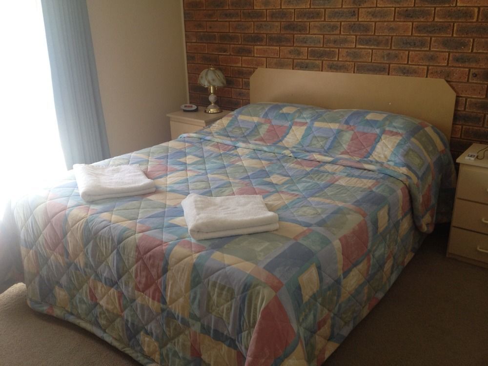 Centrepoint Motel Deniliquin Bagian luar foto