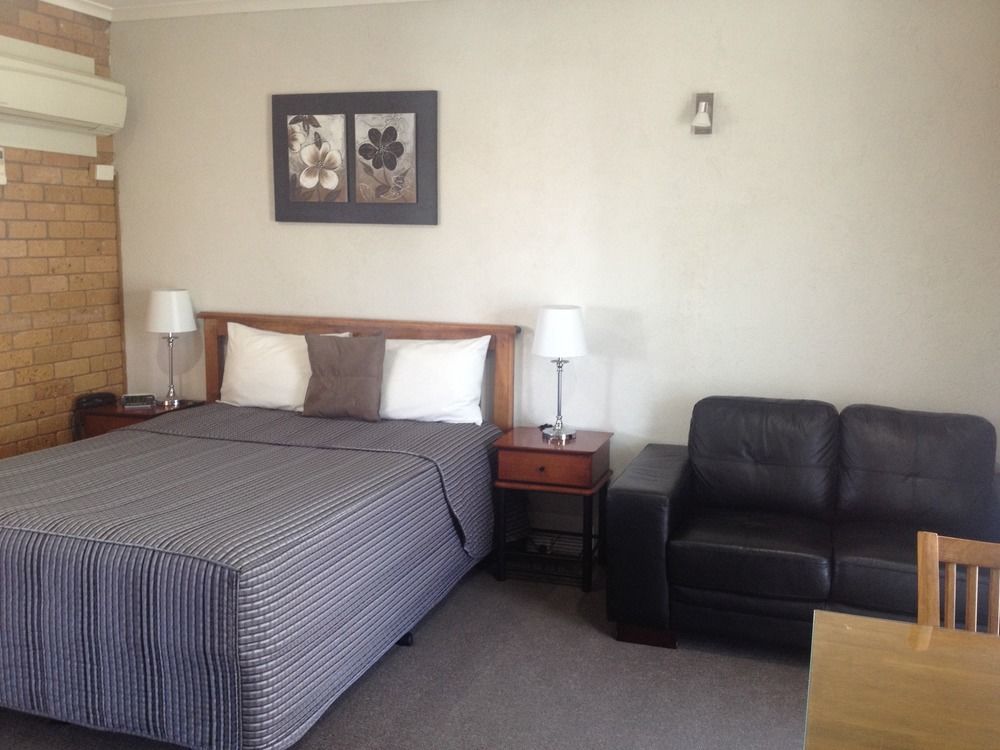 Centrepoint Motel Deniliquin Bagian luar foto