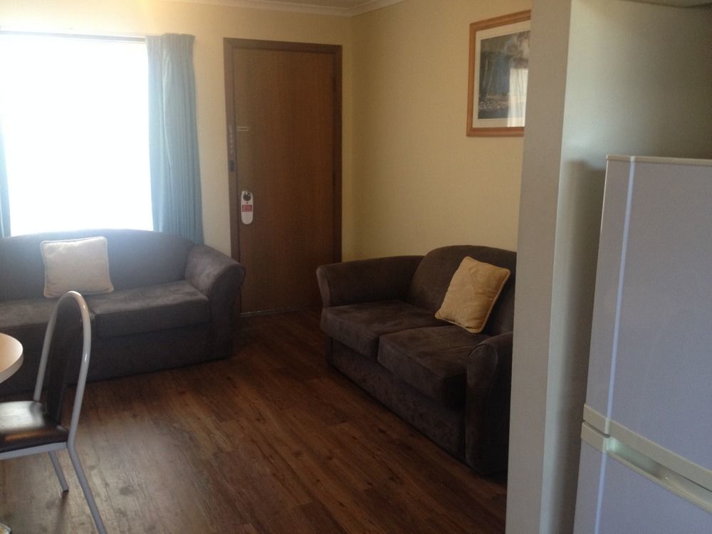 Centrepoint Motel Deniliquin Bagian luar foto