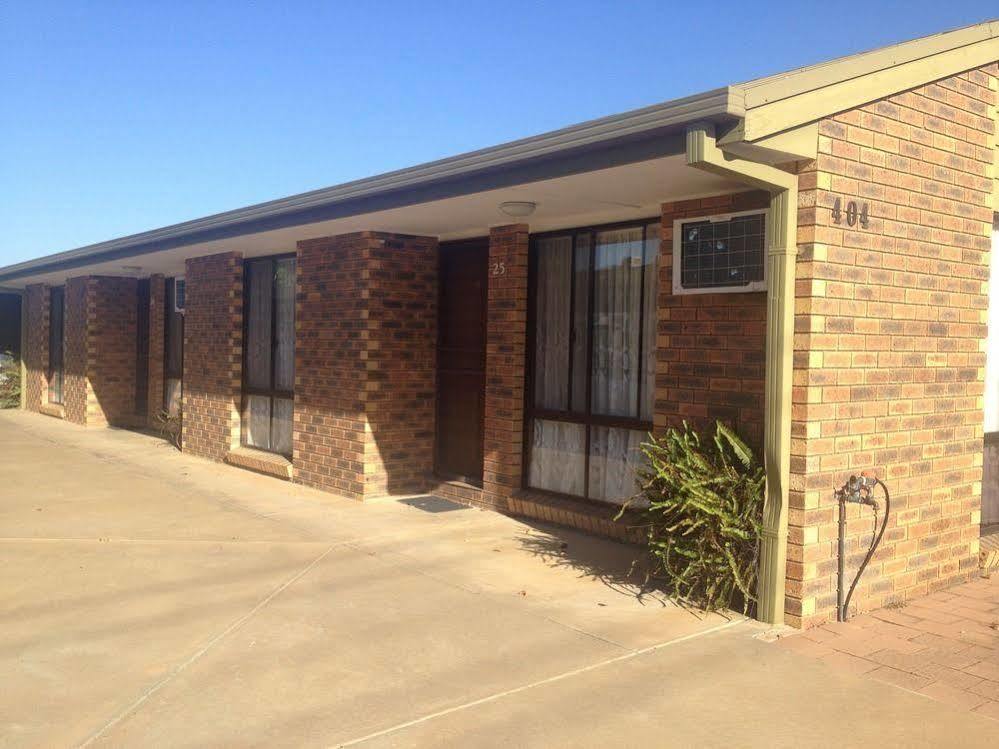 Centrepoint Motel Deniliquin Bagian luar foto