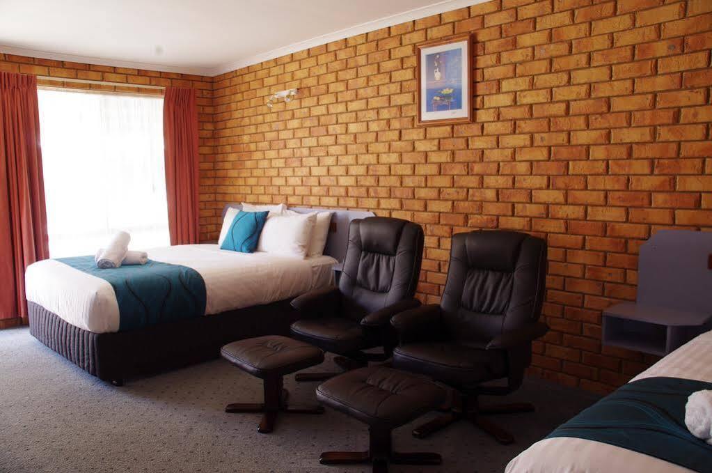 Centrepoint Motel Deniliquin Bagian luar foto